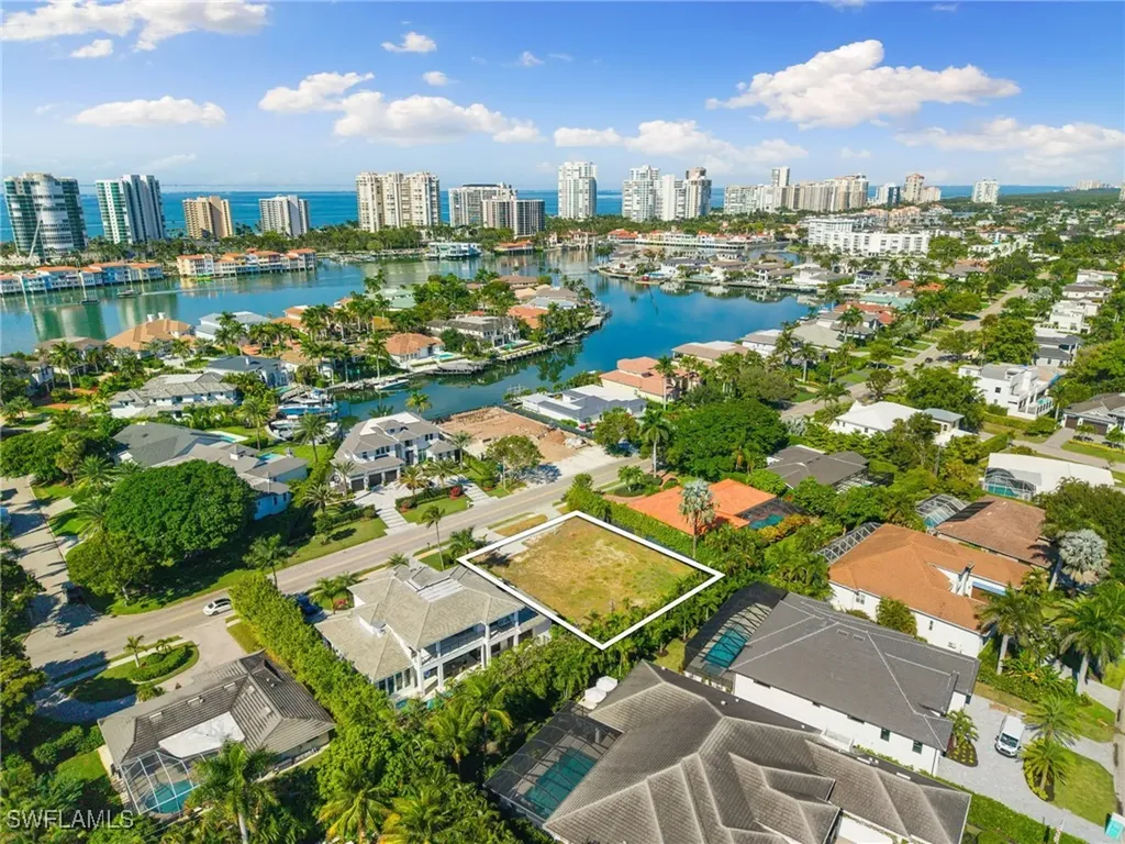 3670 Crayton Road Naples FL 34103