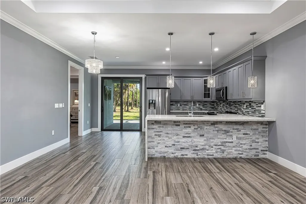 141 20th Avenue NW Naples FL 34120