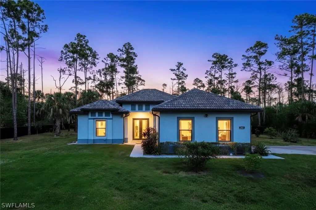 141 20th Avenue NW Naples FL 34120