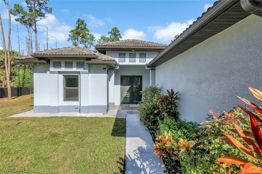 141 20th Avenue NW Naples FL 34120
