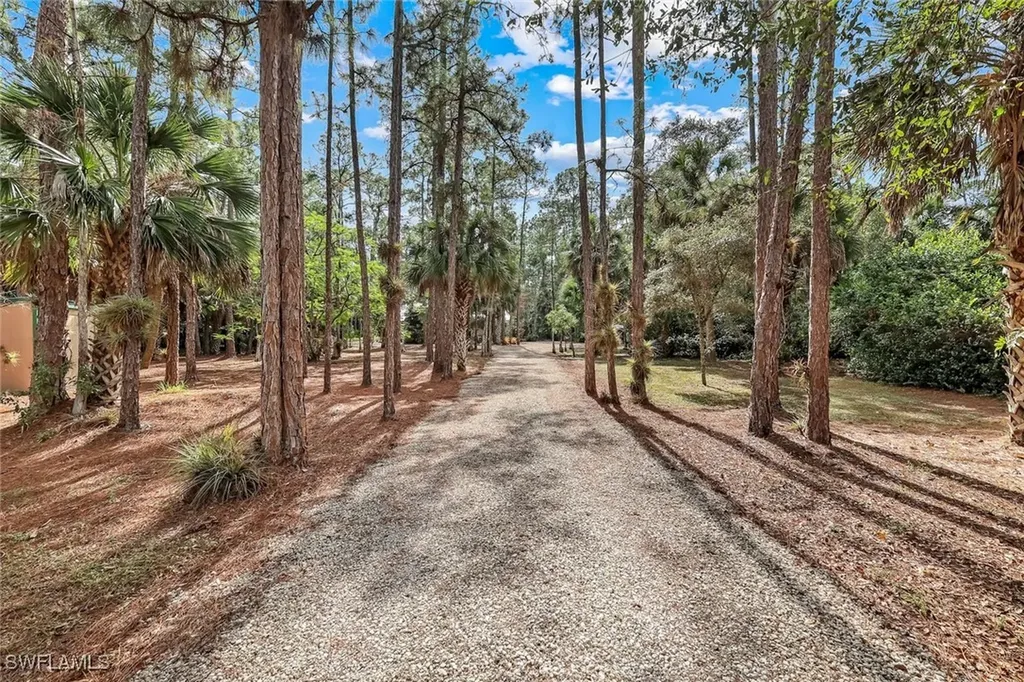 Naples FL, 4420 7TH Avenue SW