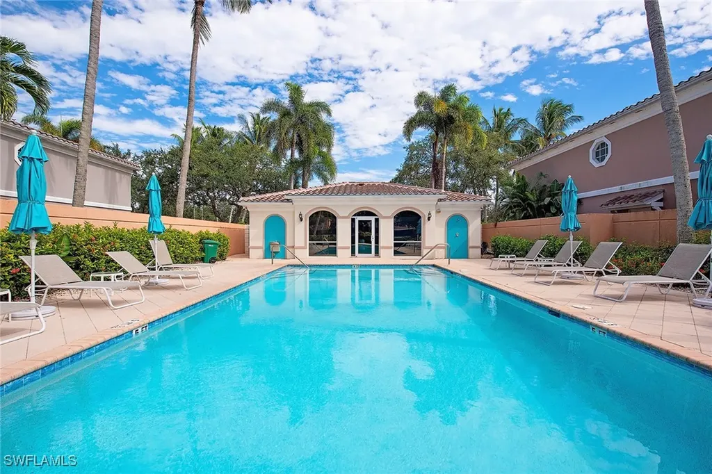 5697 Cove Circle Naples FL 34119