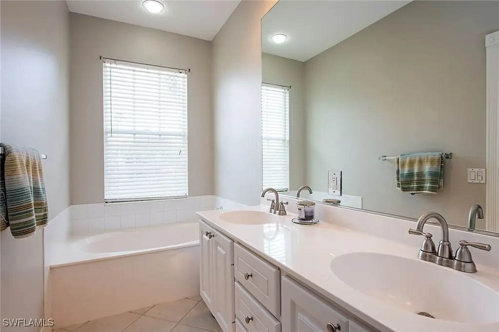 5697 Cove Circle Naples FL 34119