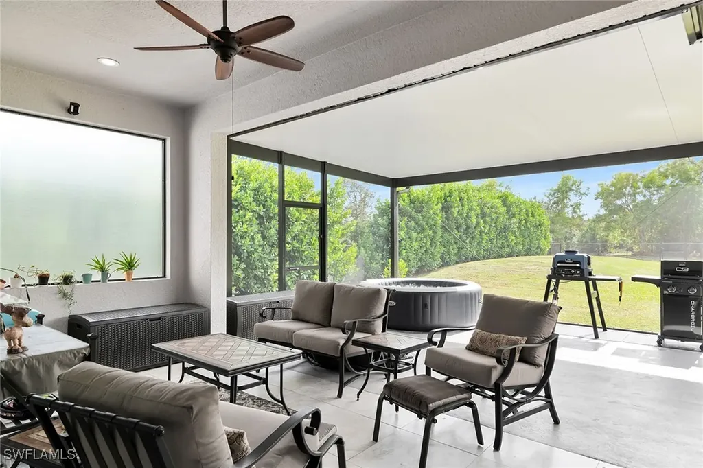 548 47th Avenue NE Naples FL 34120