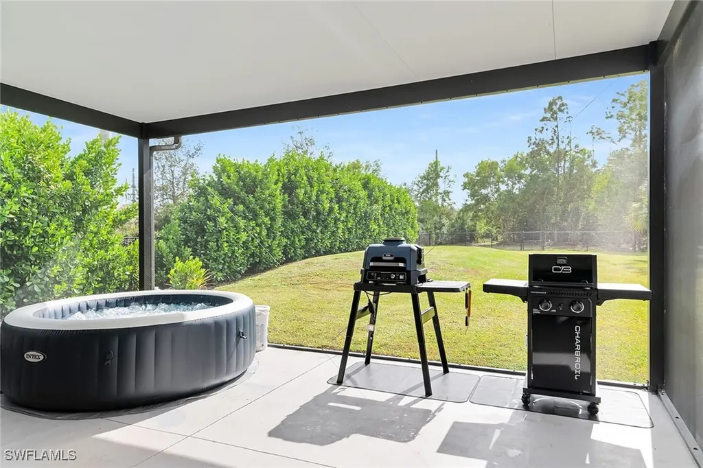 548 47th Avenue NE Naples FL 34120