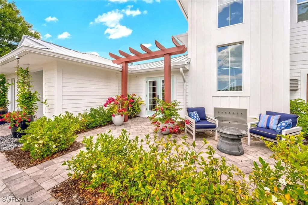 200 Burning Tree Drive Naples FL 34105