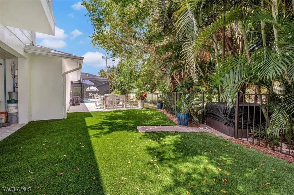 200 Burning Tree Drive Naples FL 34105