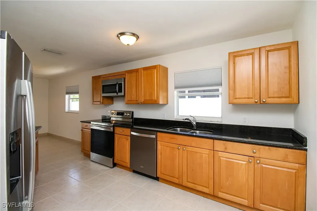615 108th Avenue N Naples FL 34108