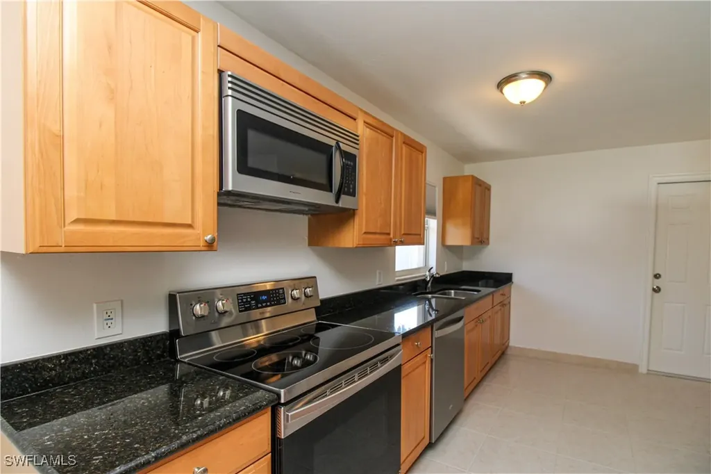 615 108th Avenue N Naples FL 34108