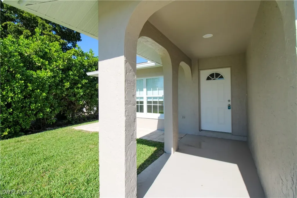 615 108th Avenue N Naples FL 34108