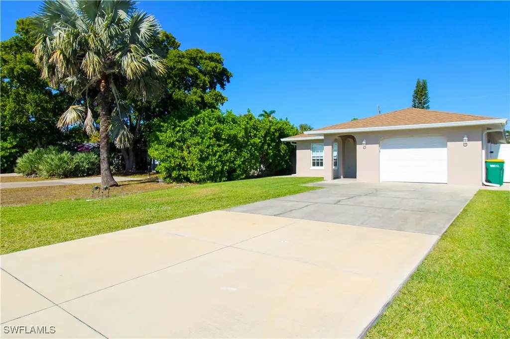 615 108th Avenue N Naples FL 34108