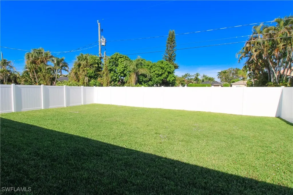 615 108th Avenue N Naples FL 34108