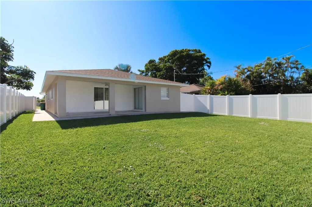 615 108th Avenue N Naples FL 34108