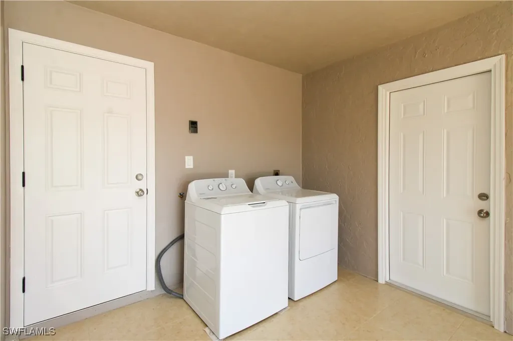 615 108th Avenue N Naples FL 34108