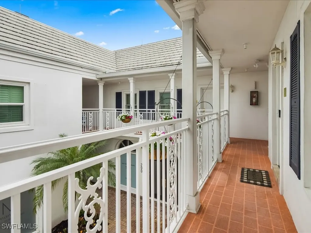 292 14th Avenue S Naples FL 34102