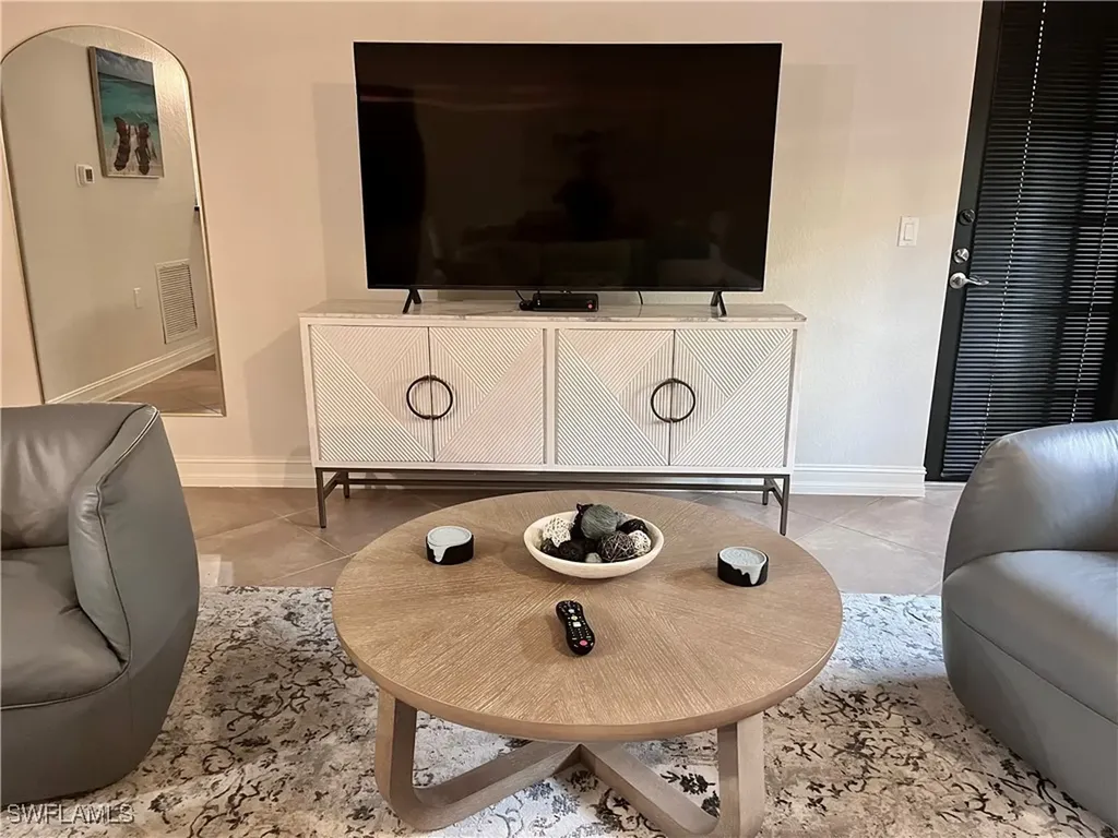 9092 Chula Vista Street Naples FL 34113