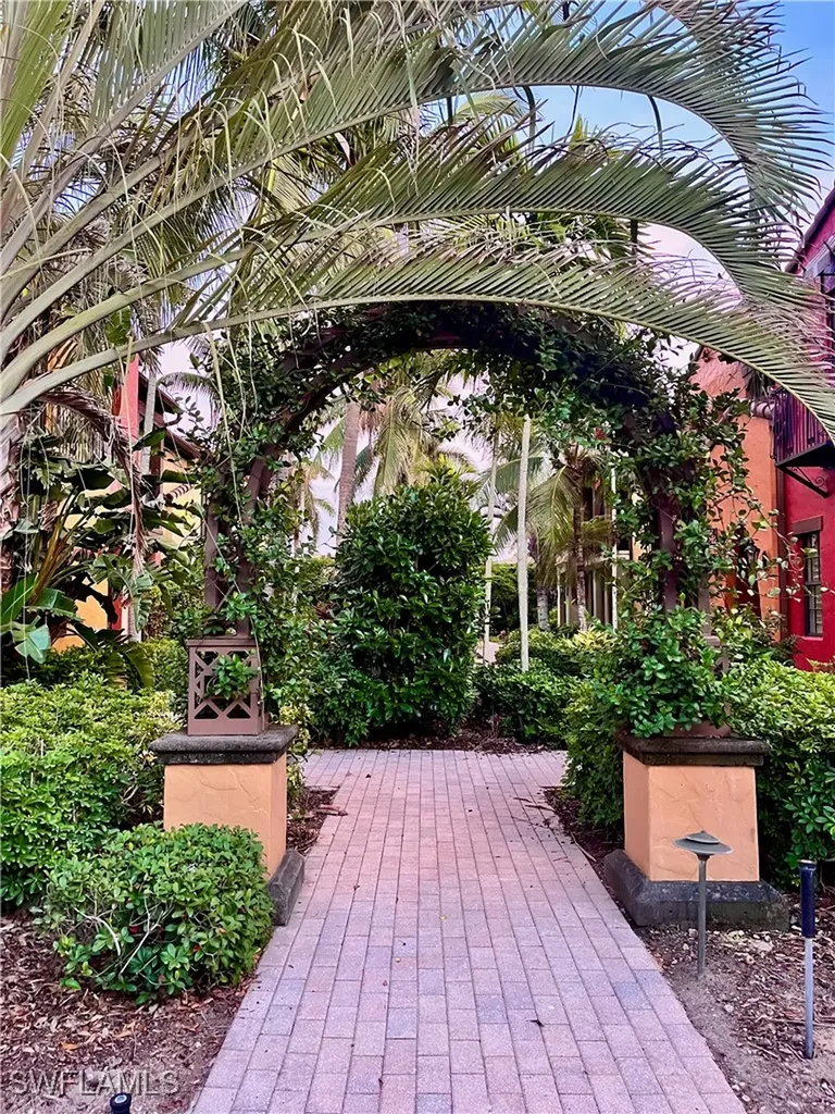 9092 Chula Vista Street Naples FL 34113