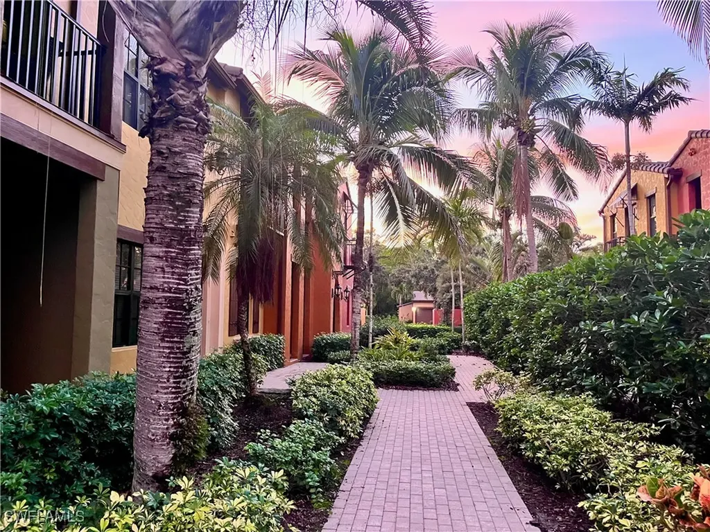 9092 Chula Vista Street Naples FL 34113