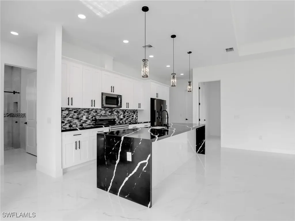 2221 Robert Avenue Alva FL 33920