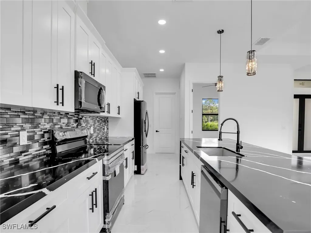 2221 Robert Avenue Alva FL 33920