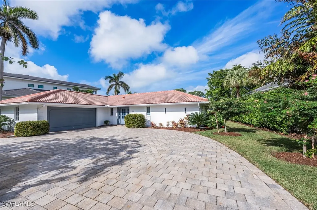735 Parkview Lane Naples FL 34103