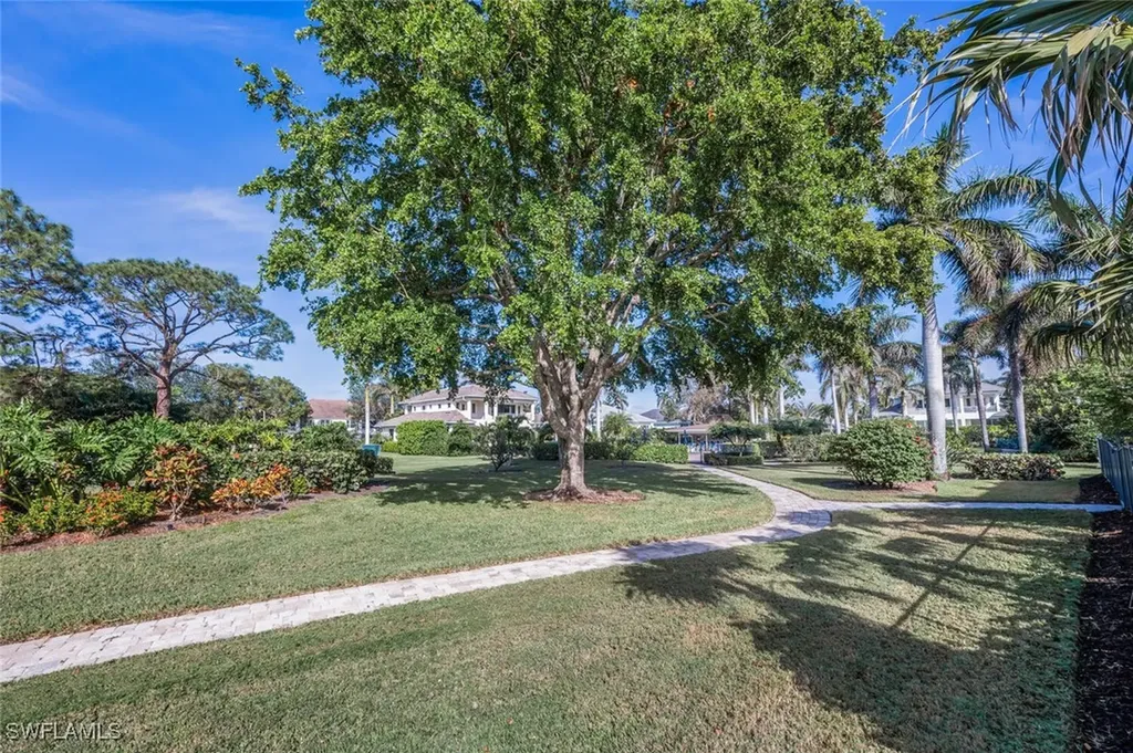 735 Parkview Lane Naples FL 34103