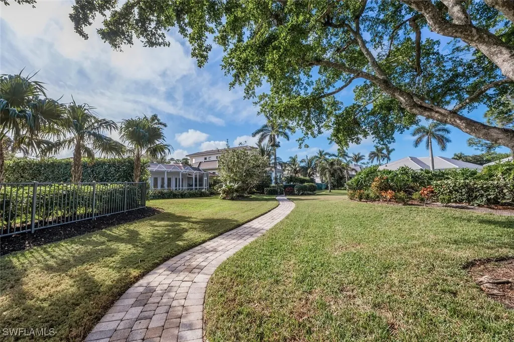 735 Parkview Lane Naples FL 34103