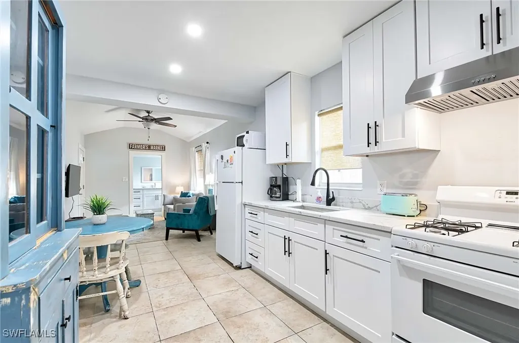 827 100th Avenue N Naples FL 34108