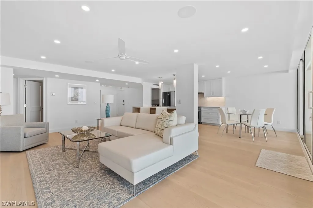 2388 Gulf Shore Boulevard N Naples FL 34103