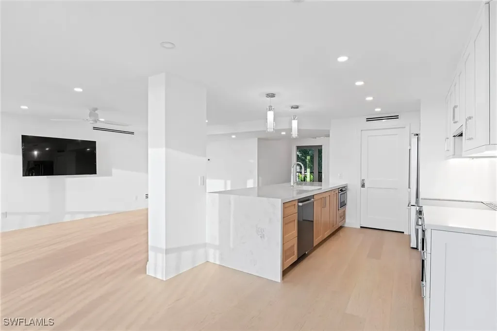 2388 Gulf Shore Boulevard N Naples FL 34103