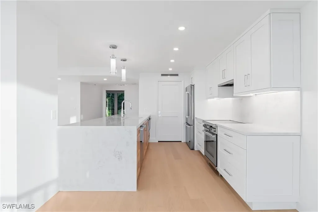 2388 Gulf Shore Boulevard N Naples FL 34103