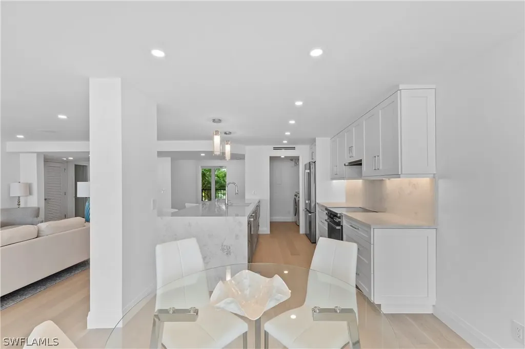 2388 Gulf Shore Boulevard N Naples FL 34103