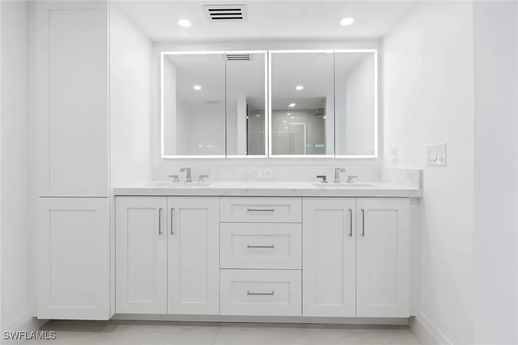 2388 Gulf Shore Boulevard N Naples FL 34103