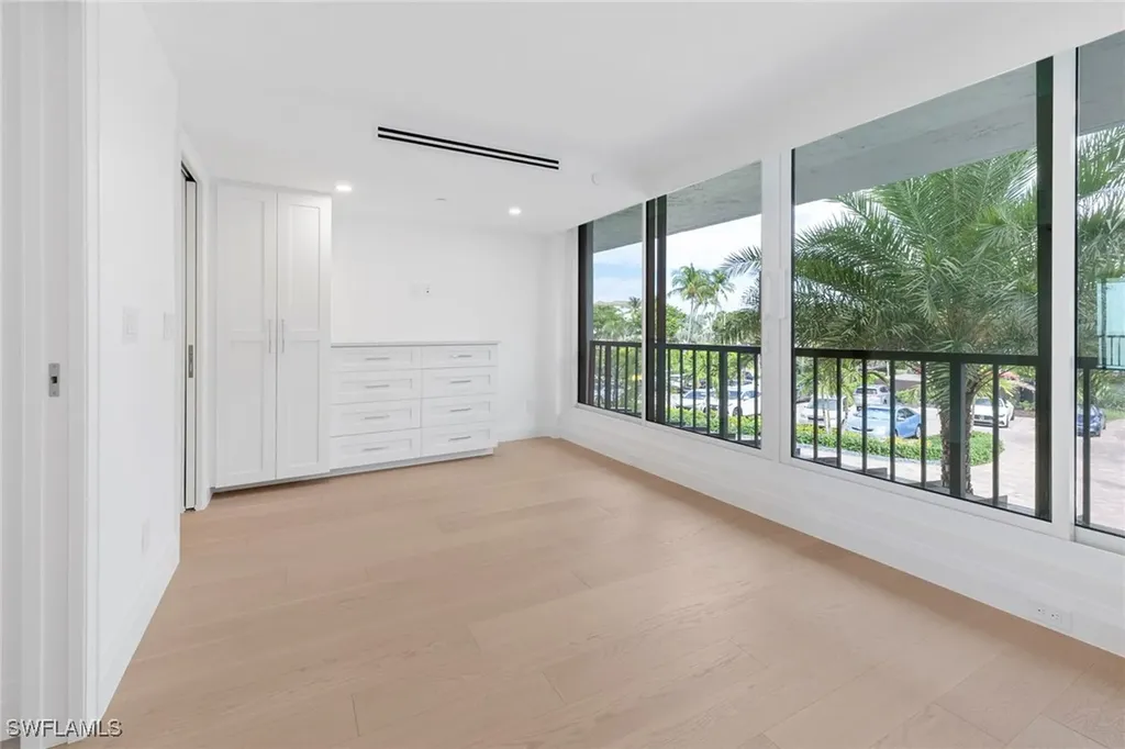 2388 Gulf Shore Boulevard N Naples FL 34103