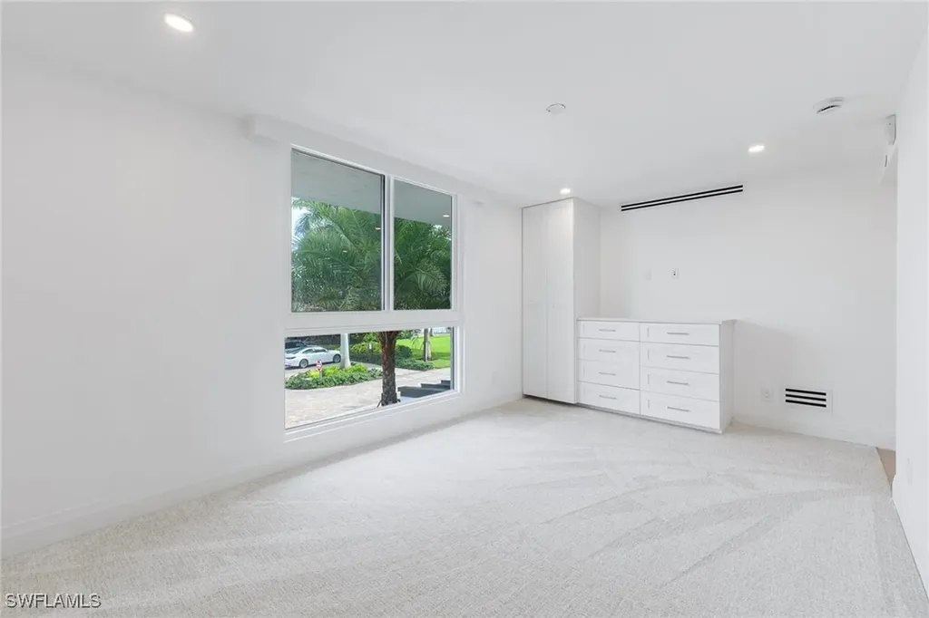 2388 Gulf Shore Boulevard N Naples FL 34103
