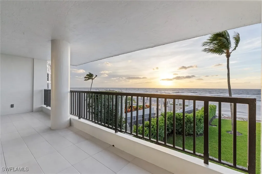 2388 Gulf Shore Boulevard N Naples FL 34103