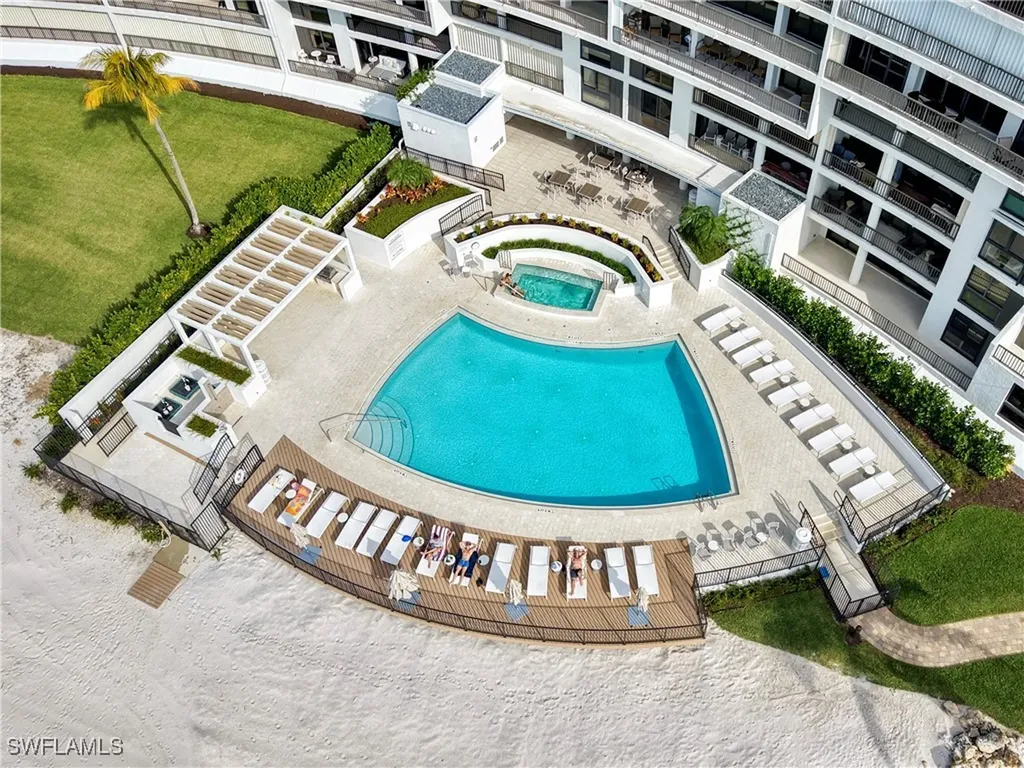 2388 Gulf Shore Boulevard N Naples FL 34103