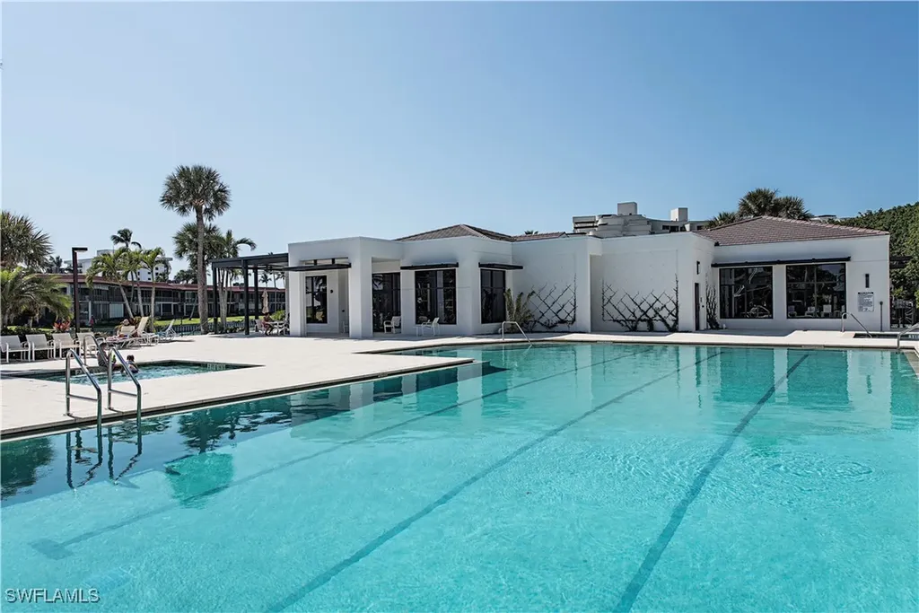 2388 Gulf Shore Boulevard N Naples FL 34103