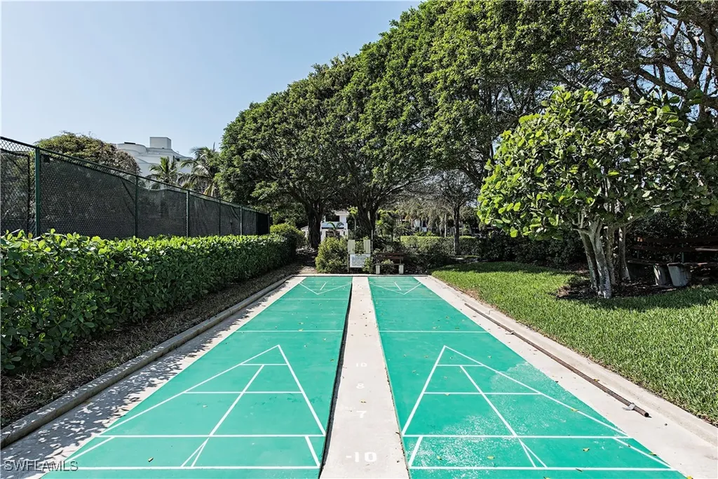 2388 Gulf Shore Boulevard N Naples FL 34103