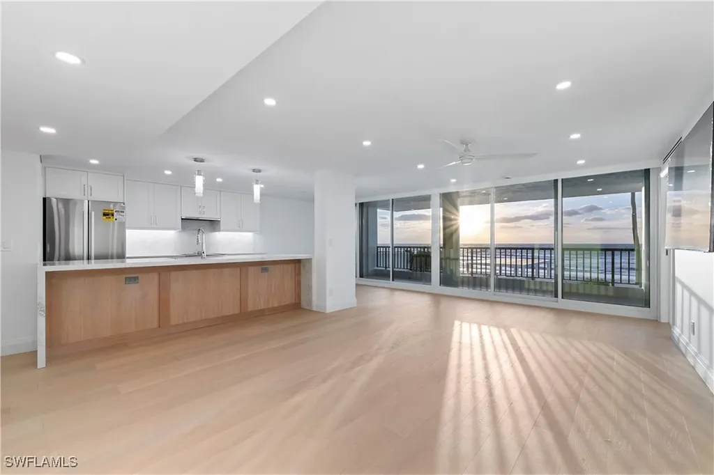 2388 Gulf Shore Boulevard N Naples FL 34103