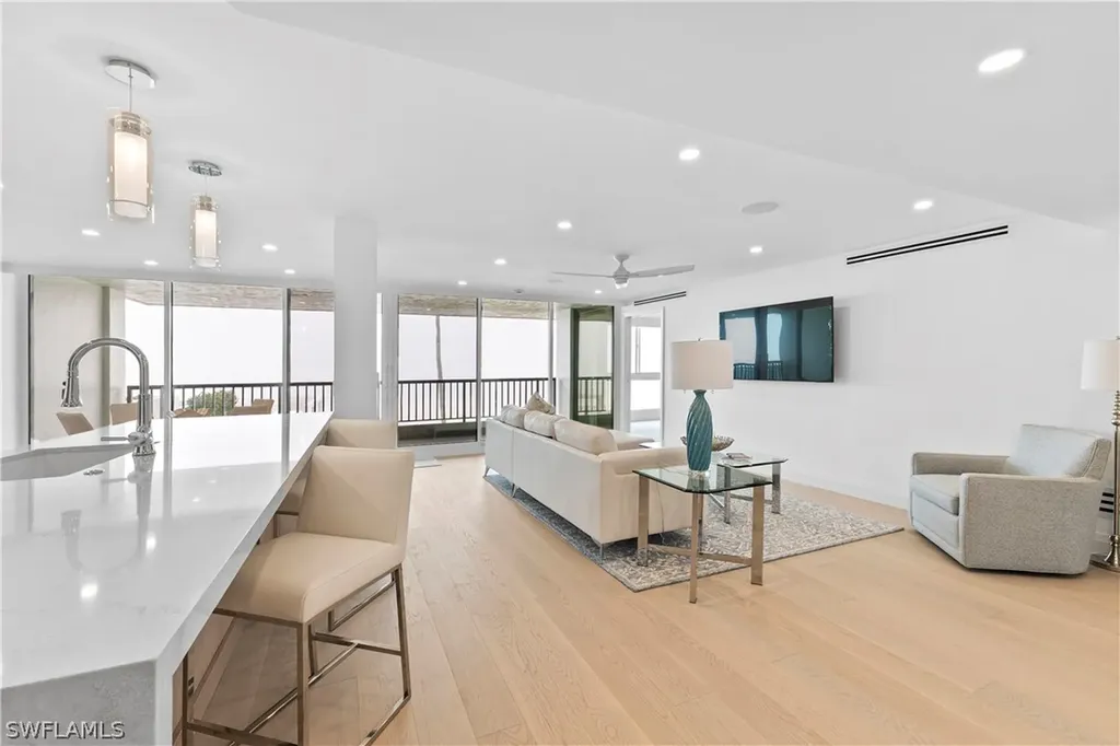 2388 Gulf Shore Boulevard N Naples FL 34103