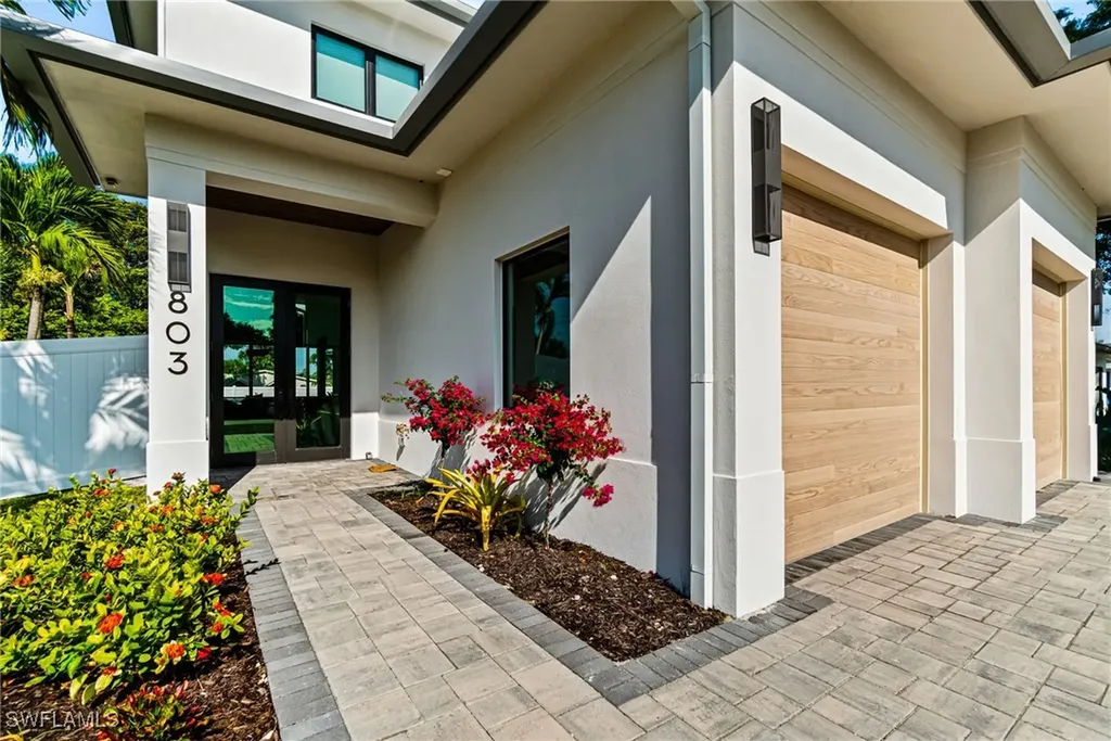 803 96th Avenue N Naples FL 34108
