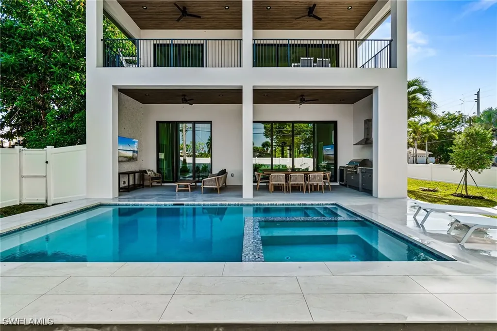 803 96th Avenue N Naples FL 34108