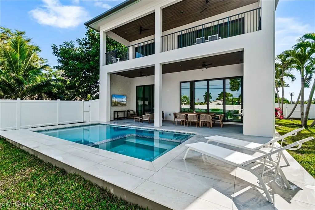 803 96th Avenue N Naples FL 34108