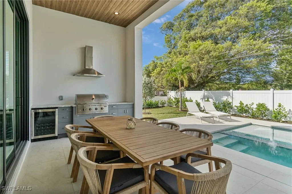 803 96th Avenue N Naples FL 34108