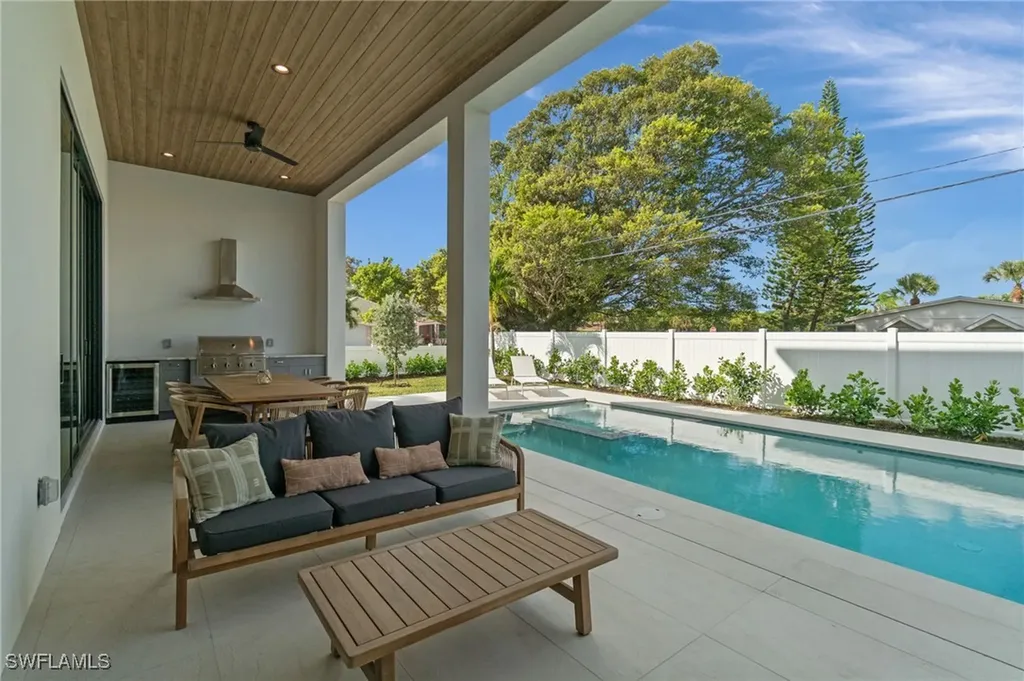 803 96th Avenue N Naples FL 34108