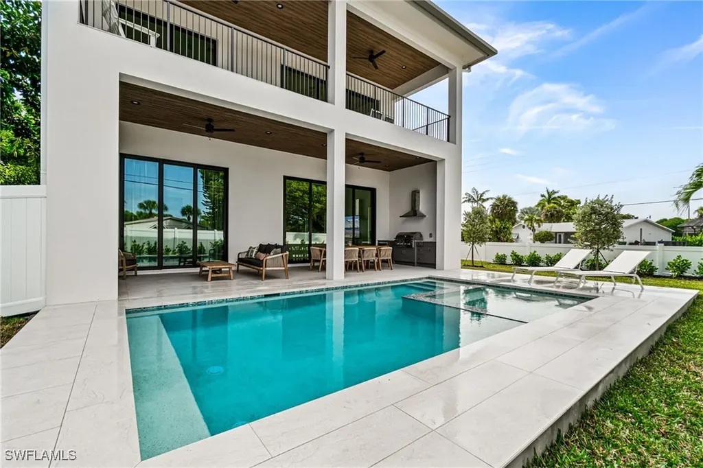 803 96th Avenue N Naples FL 34108