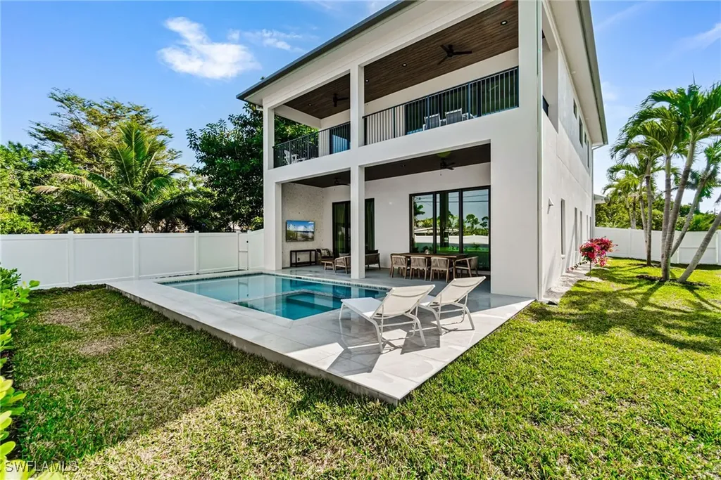 803 96th Avenue N Naples FL 34108