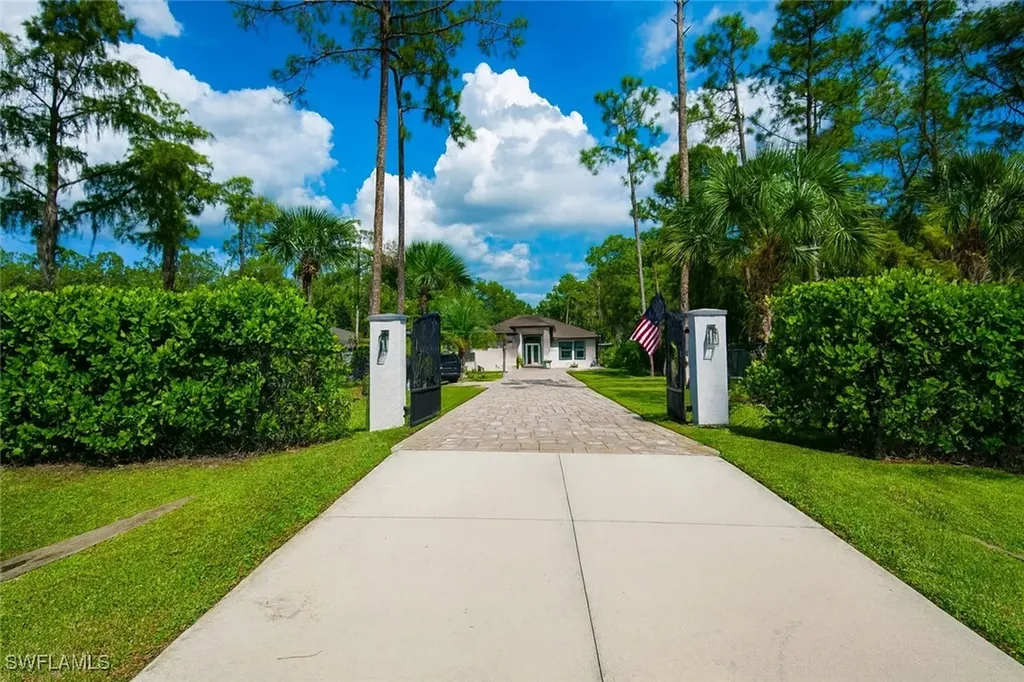3068 2nd Street NW Naples FL 34120