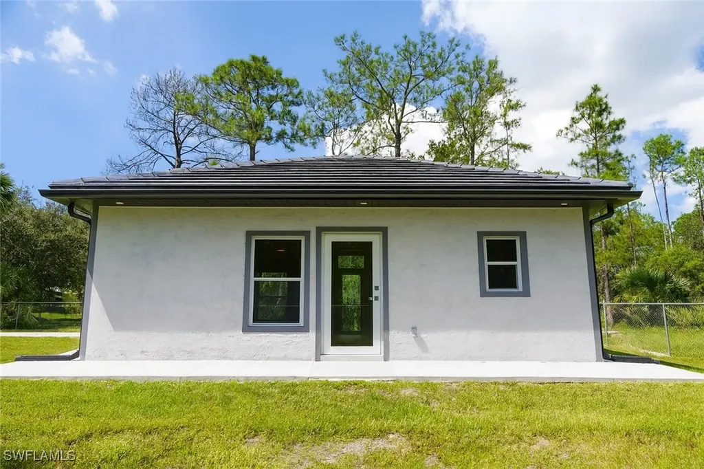 3068 2nd Street NW Naples FL 34120